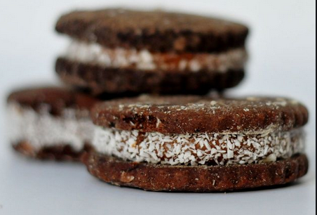 Masa para galletas dulces con  harina de algarroba y harina de arróz .SIN GLUTEN, SIN LACTOSA!